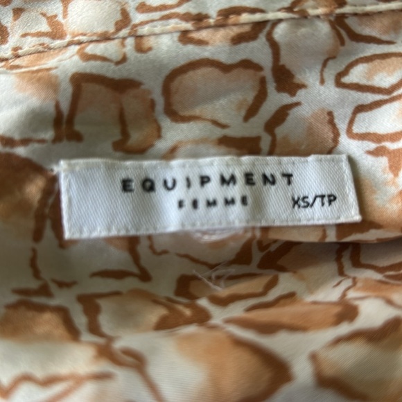 Equipment Huntley Silk Blouse Crocodile Print French Cuffs Excellent Size XS - Picture 6 of 9